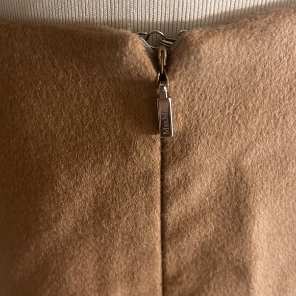 MAX MARA
Camel Hair Knee-Length Skirt
Size: M | US 8 BRAND NEW $495 - Picture 2 of 4